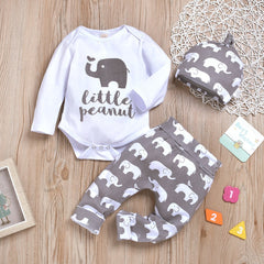 Top, calça e chapéu com estampa de elefante