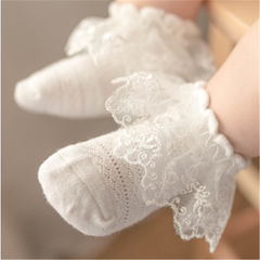 Chaussettes à volants en dentelle pour bébé fille