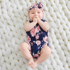 2 peças de macacão de bebê com estampa floral