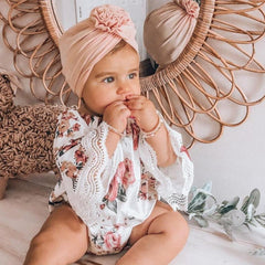 Macacão de bebê com estampa floral lindo